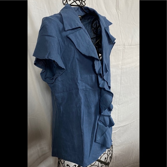 D.F.A. NY Blue button down ruffled shirt cap sleeves size S - Picture 5 of 5